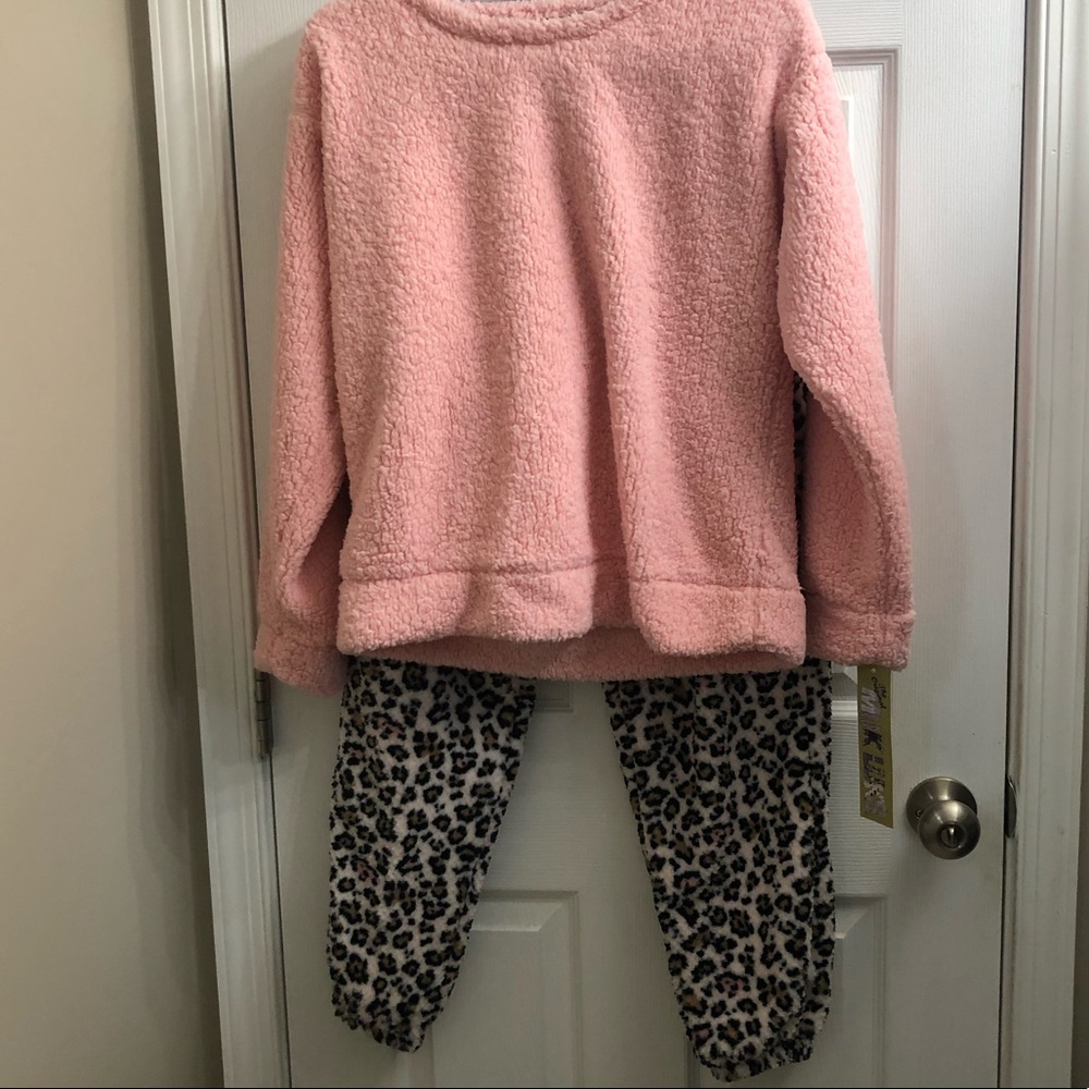 Muk Luks Lounge Set